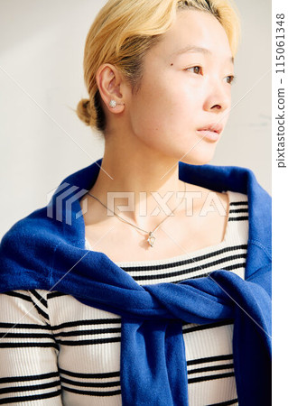 創意金髮女郎肖像 115061348