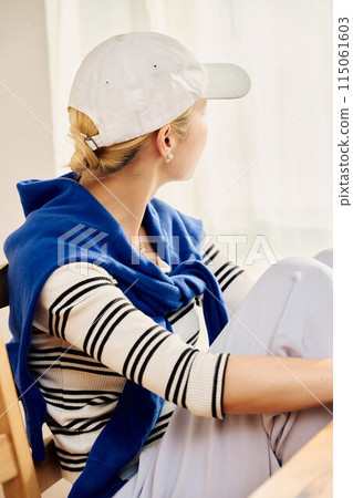 A woman working from home in a casual style 115061603