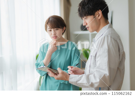 應對家庭問題的工作人員 115062162