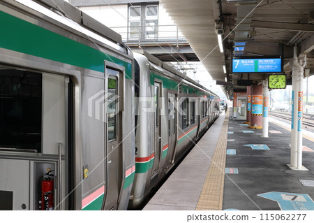 Tohoku Main Line E721 and E531 series trains parked at Shin-Shirakawa Station 115062277