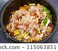 Soba rice cooked in a stone pot 115063851