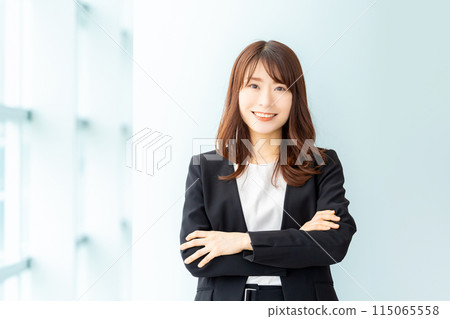 Smile business woman making arms Smile business woman making arms 115065558