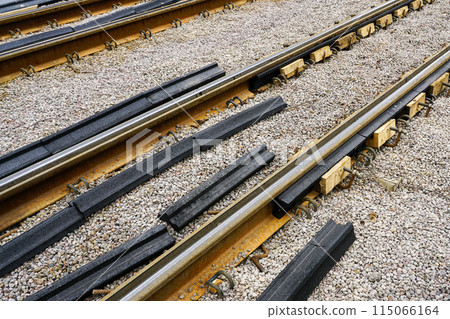 Attaching polyurethane pads to new tram rails to reduce vibration and noise emissions 115066164
