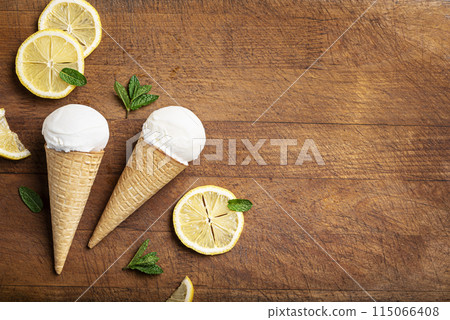 Lemon ice cream and lemon slices 115066408