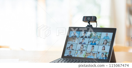 Telework: PC screen during online meeting 115067474