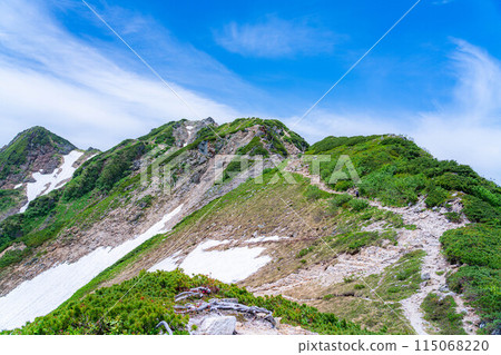 [Mountain material] Summer mountain climbing scenery of Mt. Karamatsu [Nagano Prefecture] 115068220