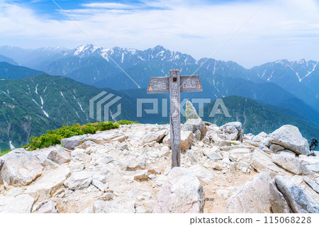 [Mountain material] Summer mountain climbing scenery of Mt. Karamatsu [Nagano Prefecture] 115068228