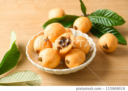 盤子裡的大枇杷 115069019