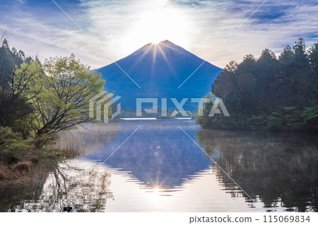 (Shizuoka) Diamond Fuji of Tanuki Lake (Shizuoka) Diamond Fuji of Tanuki Lake 115069834