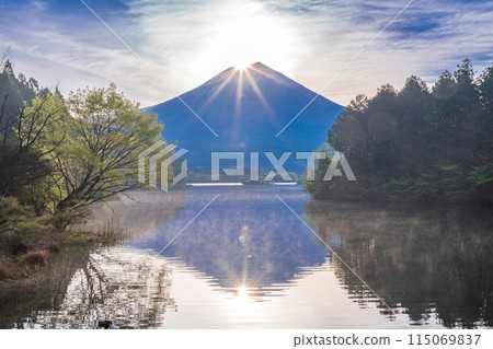 (Shizuoka) Diamond Fuji of Tanuki Lake 115069837