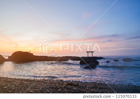 Sunrise rising from an island with a torii gate 115070133