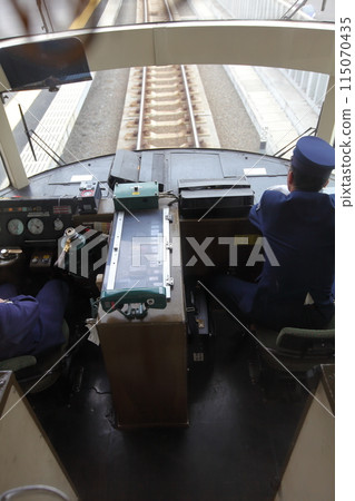 觀光列車、特快由布院之森號、木葉71系列柴油車、駕駛座接收器 觀光列車、特快由布院之森號、木葉71系列柴油車、駕駛座接收器 115070435