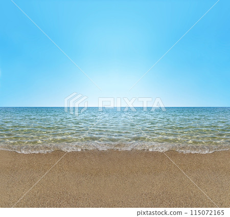 夏日清爽的藍天、海、沙灘 115072165