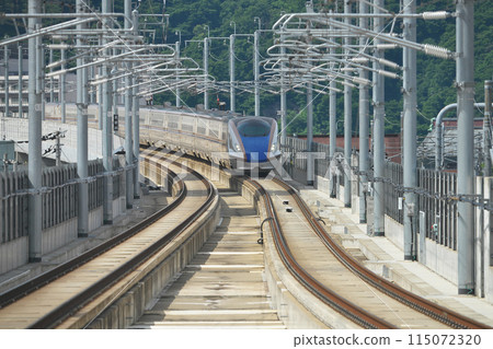 Hokuriku Shinkansen 115072320