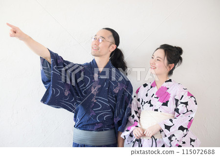 Couple wearing yukata pointing Couple wearing yukata pointing 115072688