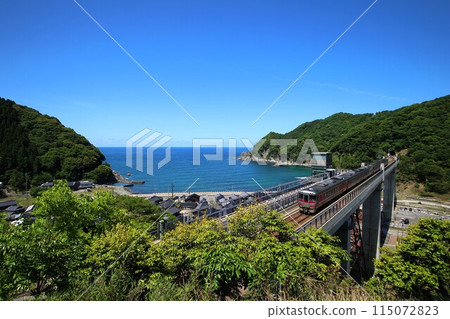 [JR West] The Sea of Japan and the Kiha 189 Series "Hamakaze" (San'in Main Line: Yobe to Yoroi/Yamato Bridge) 115072823