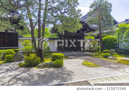 Kyoto's fresh greenery: Honpoji Temple's Ten Gardens in front of Karamon Gate Kyoto's fresh greenery: Honpoji Temple's Ten Gardens in front of Karamon Gate 115073160