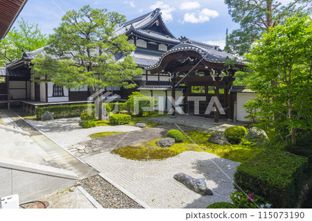 Kyoto's fresh greenery: Honpoji Temple's Ten Gardens in front of Karamon Gate Kyoto's fresh greenery: Honpoji Temple's Ten Gardens in front of Karamon Gate 115073190