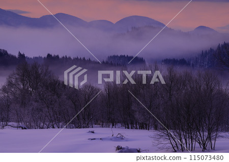 岩手縣西和賀町日出時的雪景 岩手縣西和賀町日出時的雪景 115073480