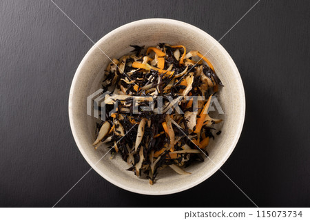 水煮羊棲菜(牛蒡、紅蘿蔔、羊棲菜、炸豆腐) 水煮羊棲菜(牛蒡、紅蘿蔔、羊棲菜、炸豆腐) 115073734