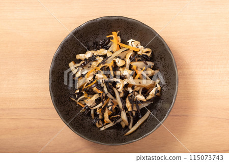 水煮羊棲菜（牛蒡、紅蘿蔔、羊棲菜、炸豆腐） 115073743