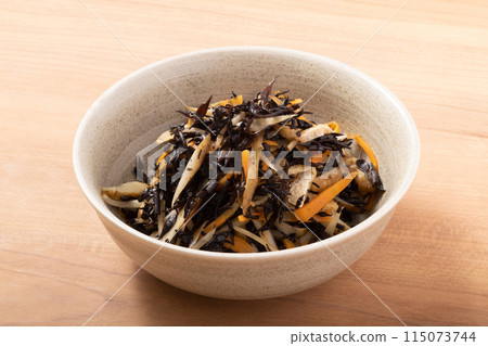 Simmered hijiki (burdock, carrots, hijiki, fried tofu) 115073744