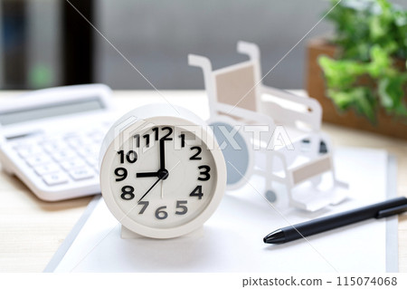 時鐘時間9am 9pm 9pm 21:00 115074068