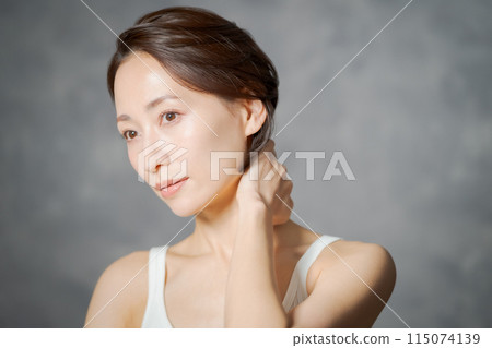 female, females, woman 115074139