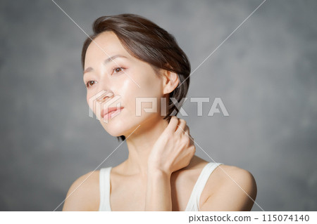 female, females, woman 115074140