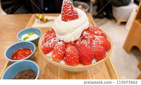 Korean strawberry shaved ice sorbet Korean strawberry shaved ice sorbet 115075682