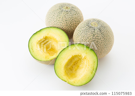 白色背景上的安地斯山脈瓜 115075983