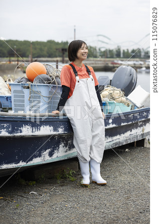 Young woman working at the fish port 115076829