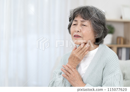 Senior woman with a sore throat 115077620