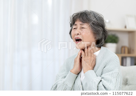 喉嚨痛的女高管 喉嚨痛的女高管 115077622