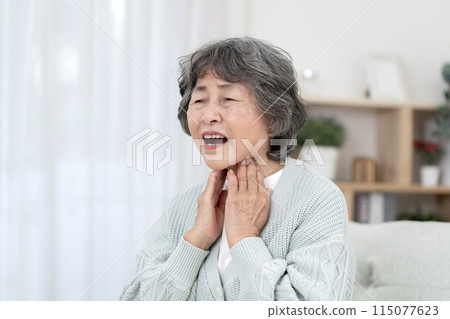 喉嚨痛的女高管 喉嚨痛的女高管 115077623