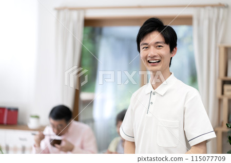 年輕男性照顧者 115077709