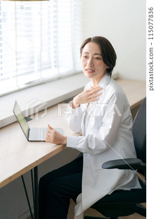 A female doctor who consults 115077836