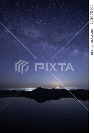 The Milky Way shining over Lake Mashu The Milky Way shining over Lake Mashu 115078102