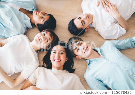 Colleagues, friends, teamwork 115078422