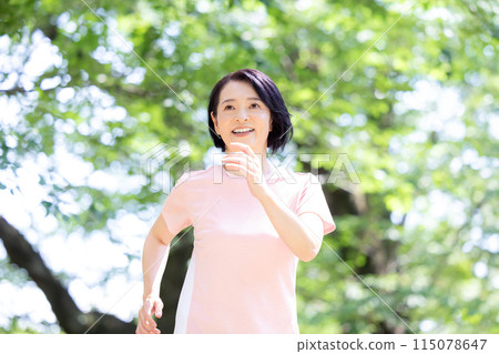 Middle-aged woman running Middle-aged woman running 115078647