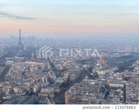 從蒙帕納斯大樓看艾菲爾鐵塔和巴黎天際線 從蒙帕納斯大樓看艾菲爾鐵塔和巴黎天際線 115078863
