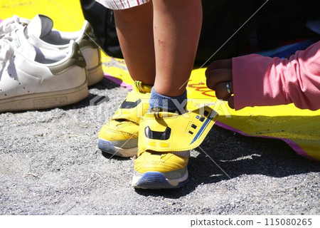My first yellow sneakers - I want to walk and run fast 115080265