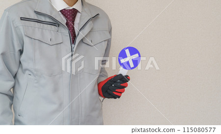 A man in work clothes holding a cross sign | Images of NGs and incorrect answers in the construction and manufacturing industries A man in work clothes holding a cross sign | Images of NGs and incorrect answers in the construction and manufacturing industries 115080577