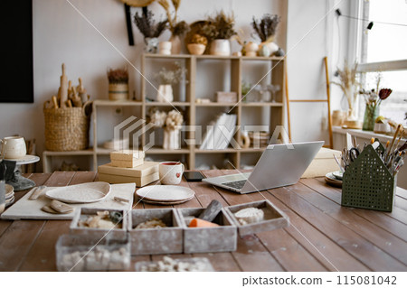 Empty decor and ceramic tableware retail store. Empty decor and ceramic tableware retail store. 115081042