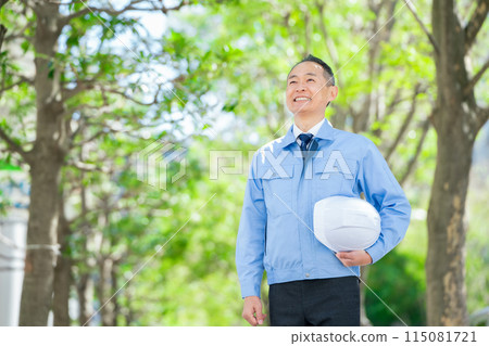 Man in work clothes, helmet, portrait 115081721