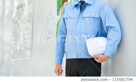 穿著工作服的男人,建築工地,防護牆,不露面 穿著工作服的男人,建築工地,防護牆,不露面 115081794