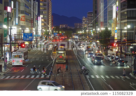 從主要街道看到的廣島夜景 從主要街道看到的廣島夜景 115082329