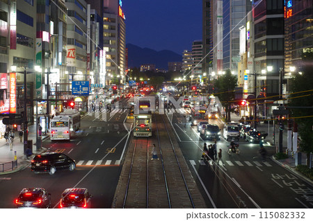 從主要街道看到的廣島夜景 從主要街道看到的廣島夜景 115082332