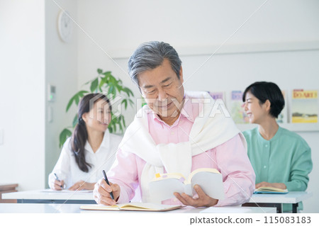 Active seniors who study seriously Active seniors who study seriously 115083183