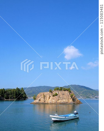 Mont Saint-Michel and a small boat on Oshiba Island (Higashihiroshima City, Hiroshima Prefecture) Mont Saint-Michel and a small boat on Oshiba Island (Higashihiroshima City, Hiroshima Prefecture) 115083481